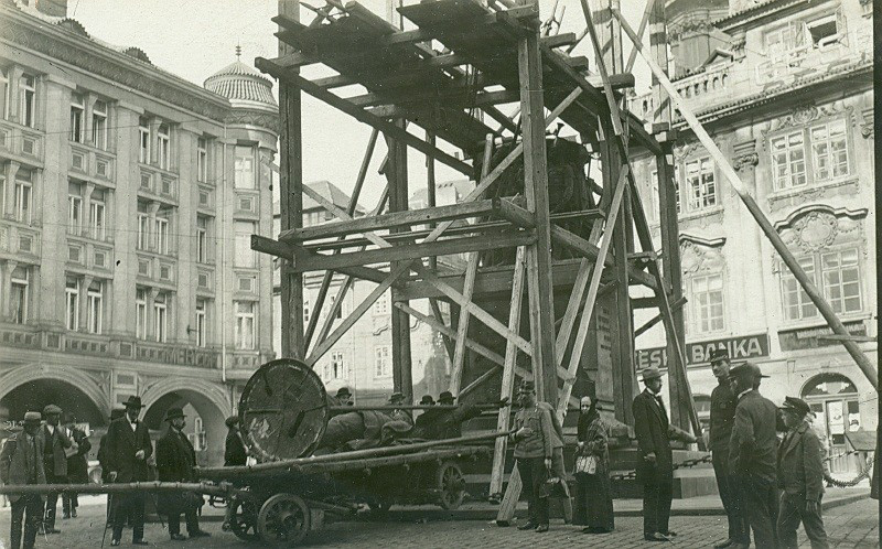 1919 odstraneni pomniku